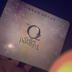 Urban decay x Oz great powerful palette